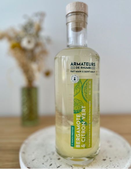 Arrangierter Rum mit Bergamotte/Limette