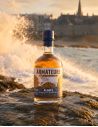 Rhum vieilli en fût imprégné d’algues bretonnes